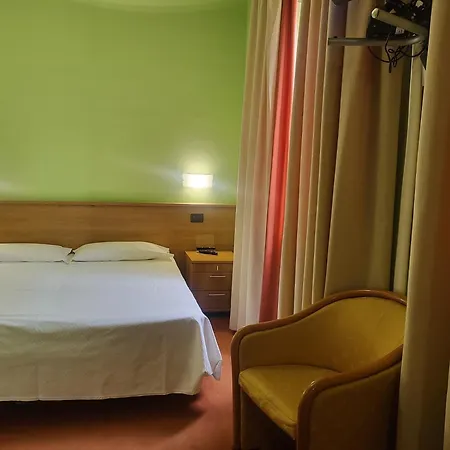 Lux Szálloda Alessandria