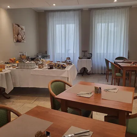 Lux Hotel 4*