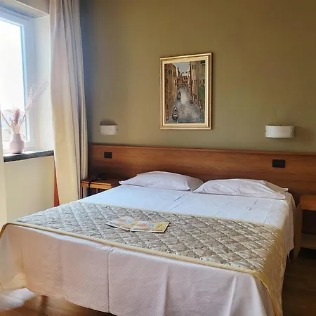 Lux 4*
