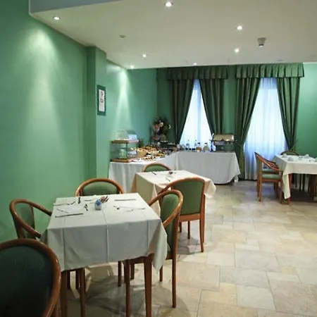 Ξενοδοχείο Lux 4*