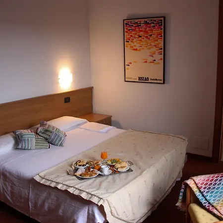 Lux Hotel 4*